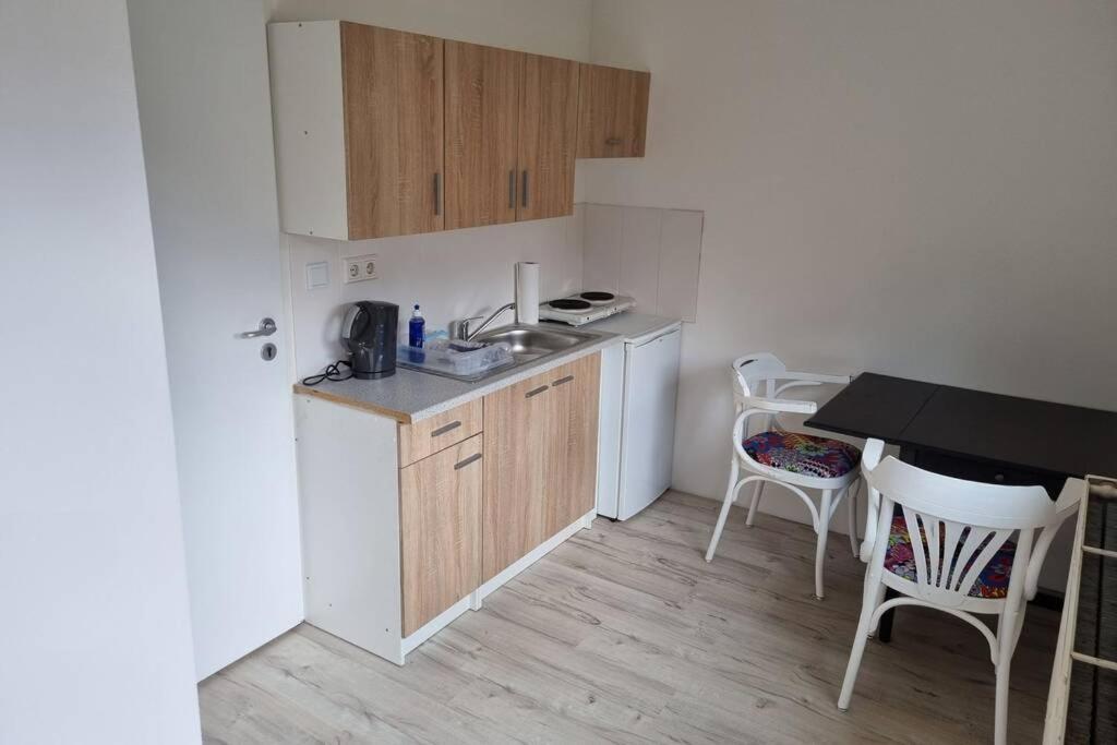 Ferienwohnung/Monteurwohnung Alte Garage Ahnatal Dış mekan fotoğraf